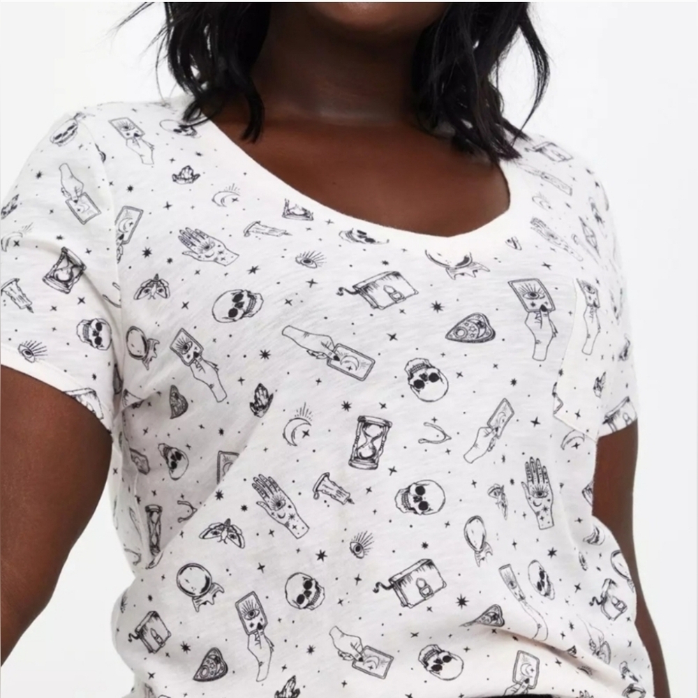 Torrid 1 Pocket Slub V Neck Short Sleeve T-Shirt Pearl Mystic Tarrot Print